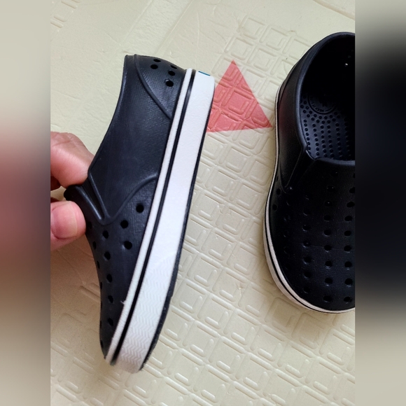 Native Shoes🖤 - Picture 3 of 9